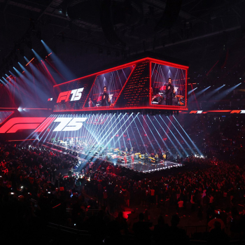 Szezonnyitó show keretében mutatták be az új festéseket Londonban